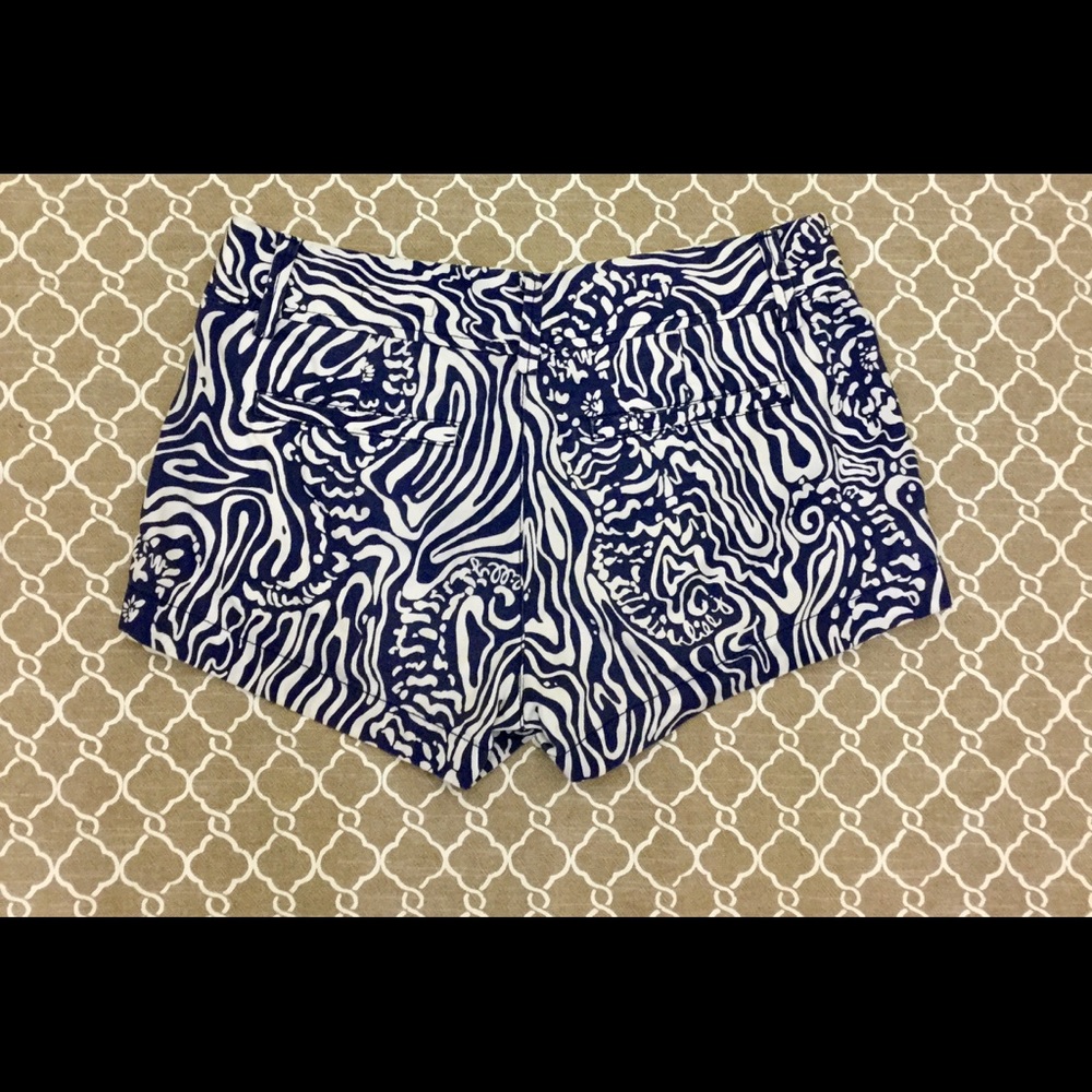 Lilly Pulitzer Walsh shorts blue/white design 🌸 - Picture 3 of 5